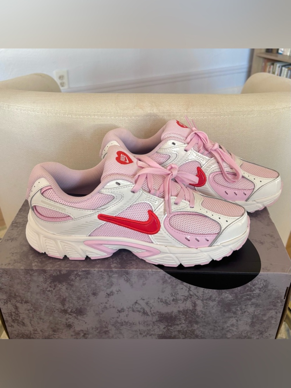 Nike V5 Rnr Valentines Day Summit White Pink 5.5Y Women’s Size 7 Shoes